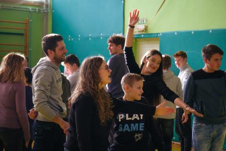 Mladi iz različnih evropskih držav z učenci OŠ Šalovci o digitalizaciji 20